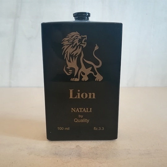 چاپ برند Lion روی شیشه عطر به همراه تثبیت کننده رنگ